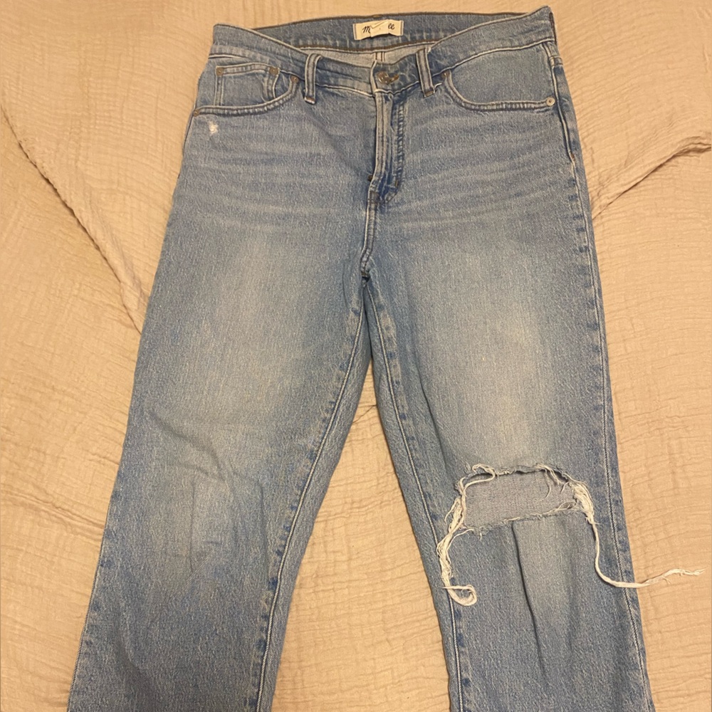 Madewell straight legged jean with ripped knee. Perfect Vintage Jean